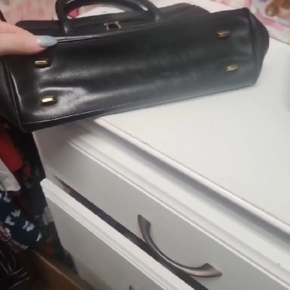 Etienne Aigner Leather Handbag - Picture 4 of 8